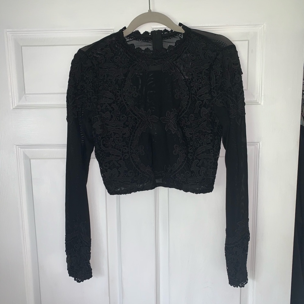 Crop lace black top